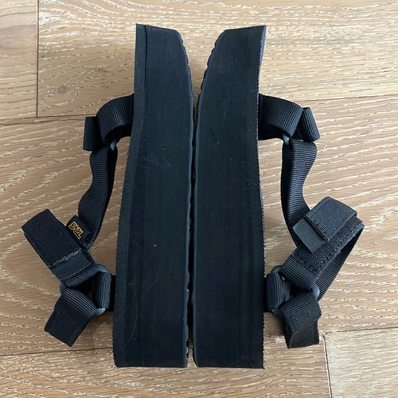 Teva Flatform Universal Sandals - Picture 5 of 9